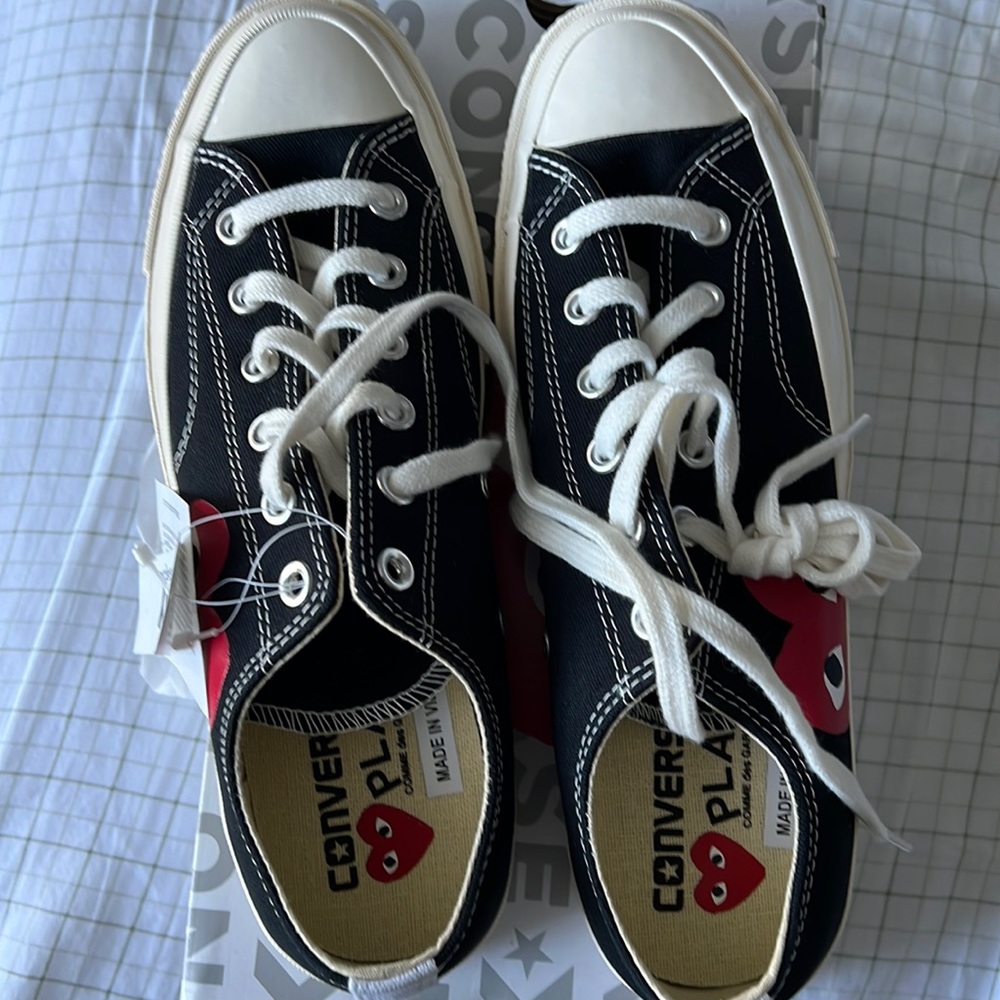 Cdg black converse. Unisex Size 10 in women or 8 in men. Never worn.